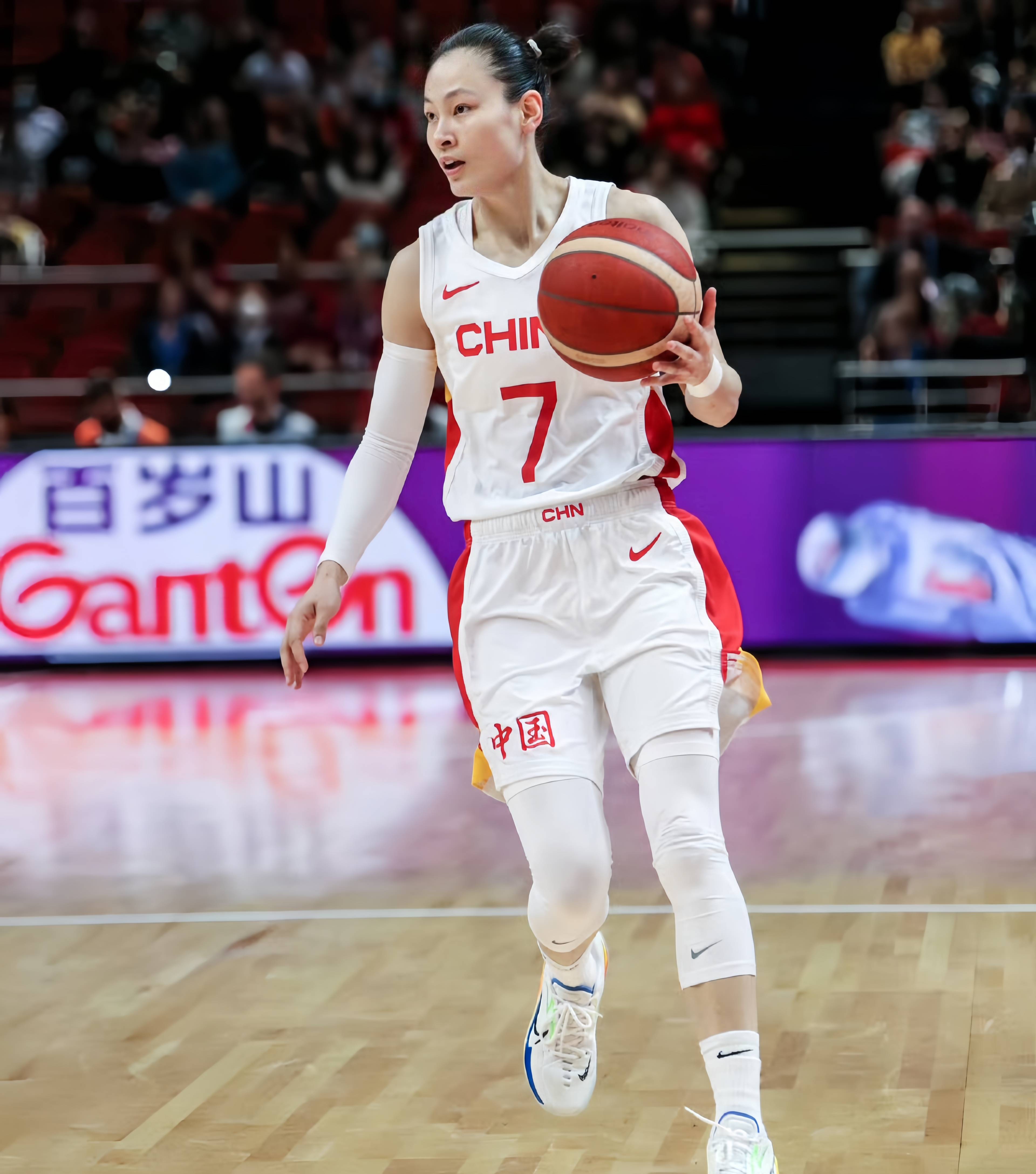 好博体育-王思雨22年女篮世预赛个人集锦，对阵美国砍17分6助攻(美国女篮对阵法国)